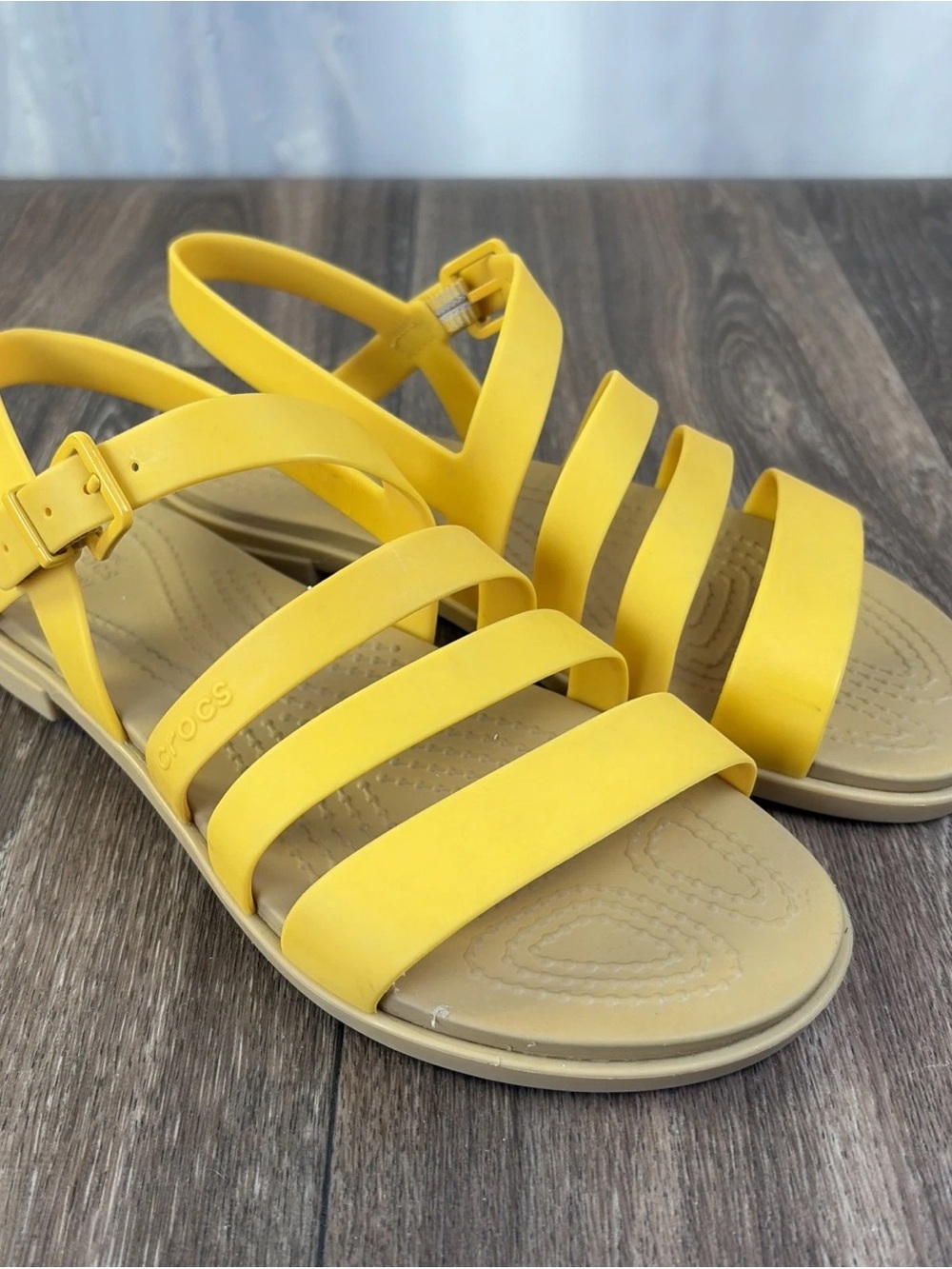Crocs Canary Yellow Tulum Strap Sandals Women’s Size 5 Strappy Buckle